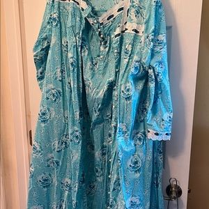 Robe with matching gown sz 3.